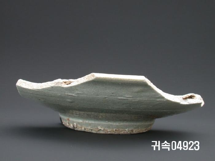 朝鮮 純白磁  접시底部片 이미지