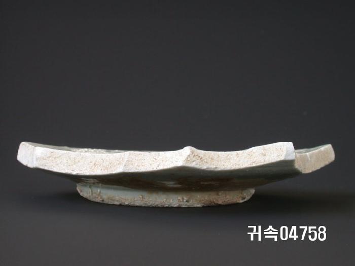 朝鮮 純白磁 접시 底部片 이미지