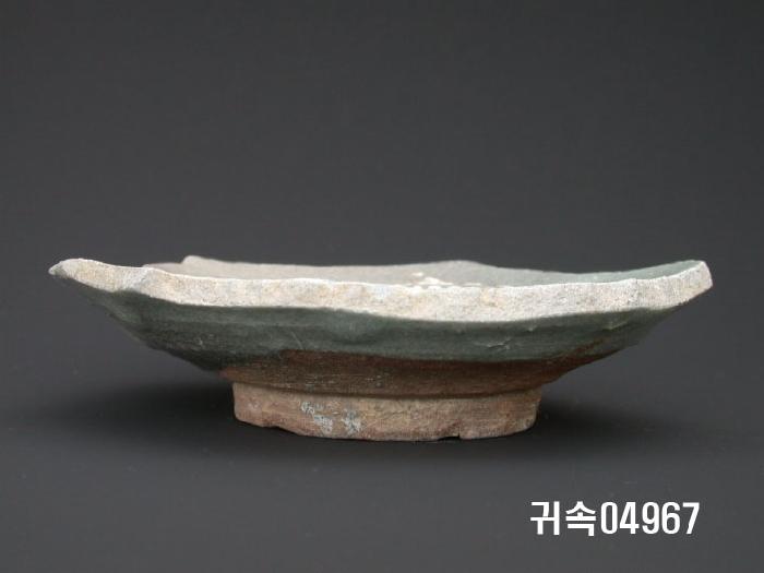 朝鮮 純白磁  접시底部片 이미지