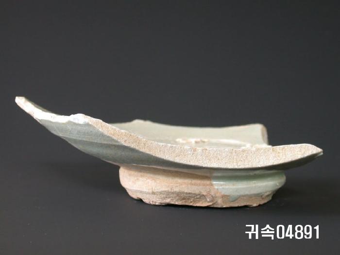朝鮮 純白磁  접시底部片 이미지
