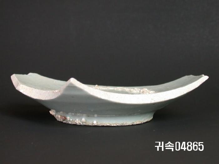 朝鮮 純白磁  접시底部片 이미지