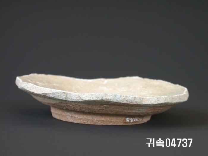朝鮮 純白磁 접시 底部片 이미지
