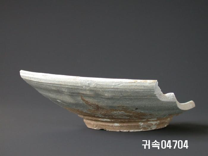 朝鮮 純白磁 접시 底部片 이미지